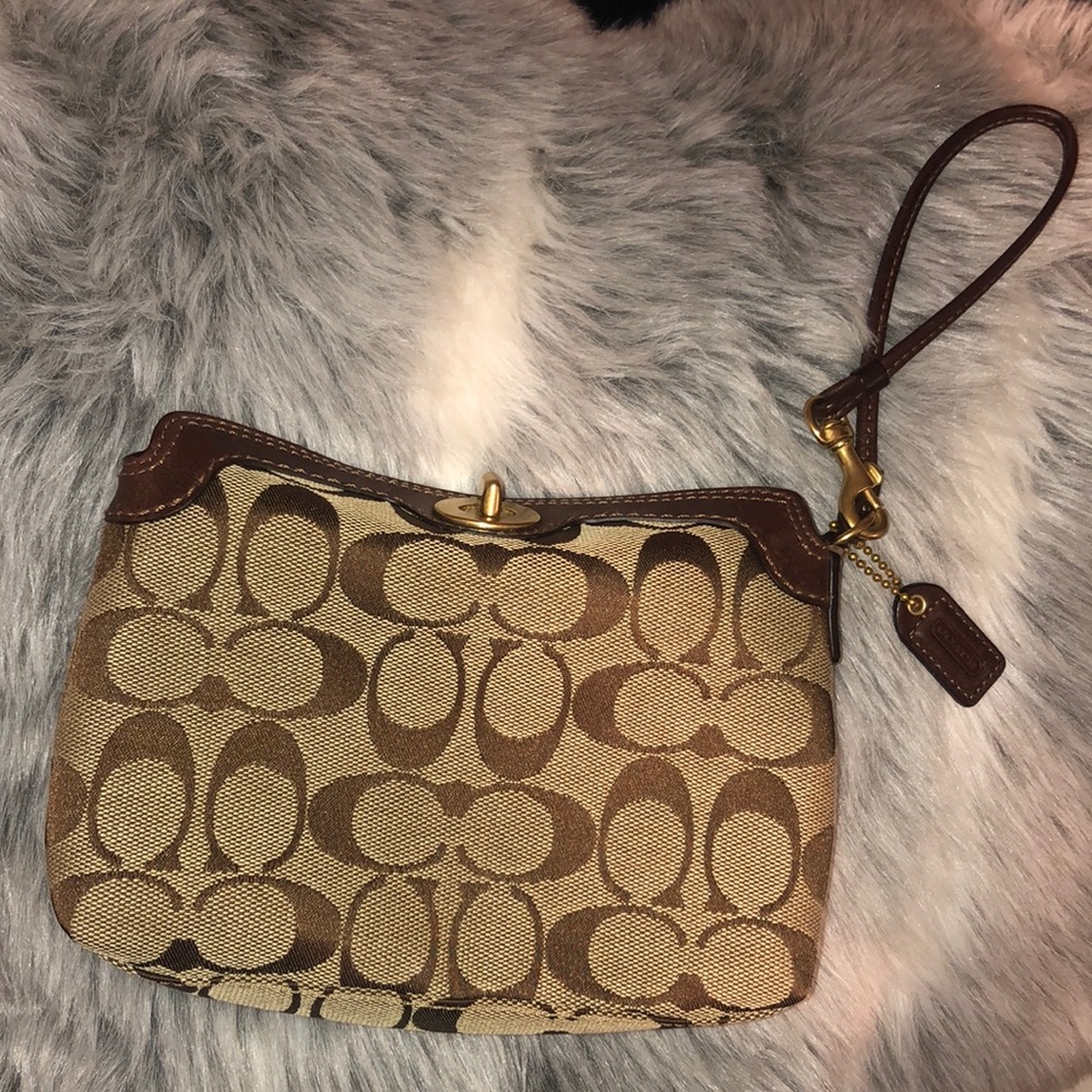 Vintage Coach Wristlet 🎀
